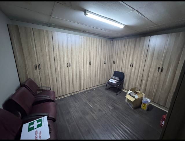 3,300M² WAREHOUSE FOR SALE IN EASTGATE